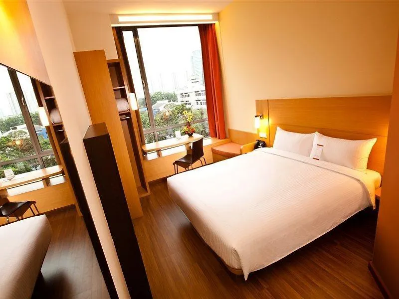 Ibis Singapore Novena 3*,